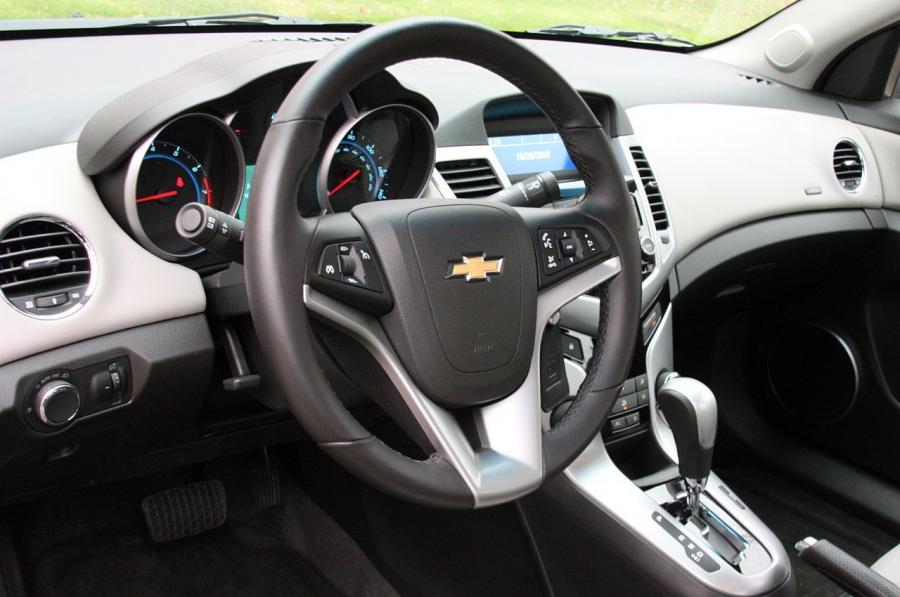  Chevrolet Cruze 1LT 2011 года  (фото 21 из 36)
